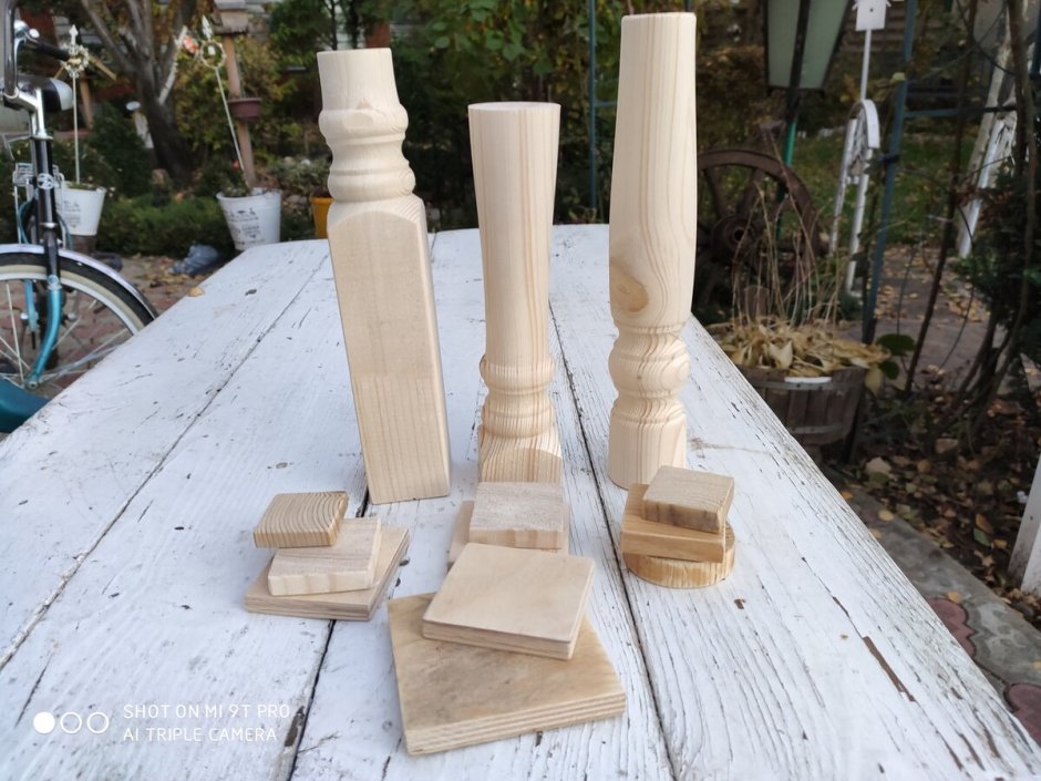 Деревянные напольные подсвечники