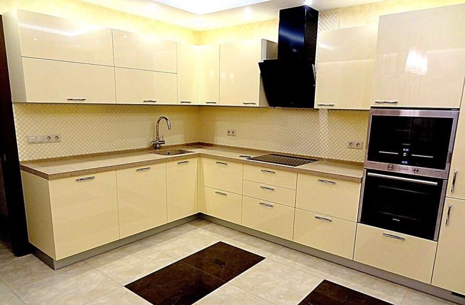 Кухонный гарнитур бежевый