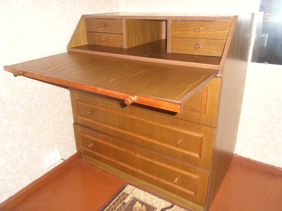 Секретер с выдвижной столешницей