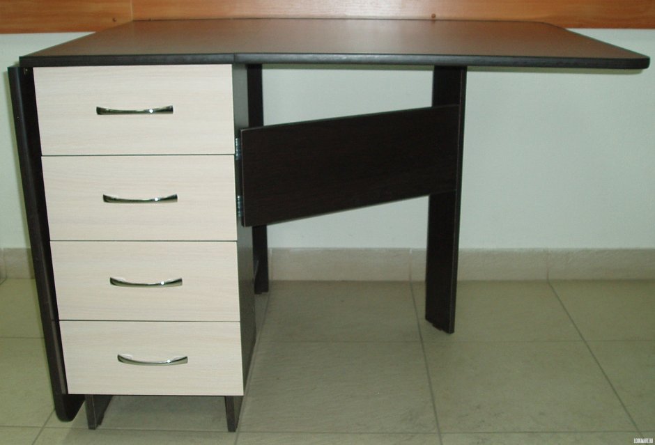 Маленький стол с тумбой