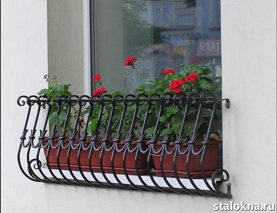 Решетка для цветов на окно