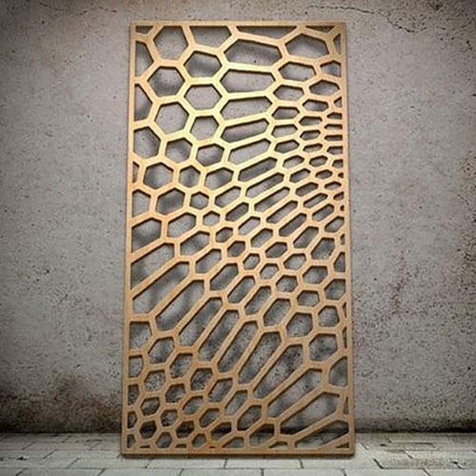 Декоративная решетка из дерева на стену