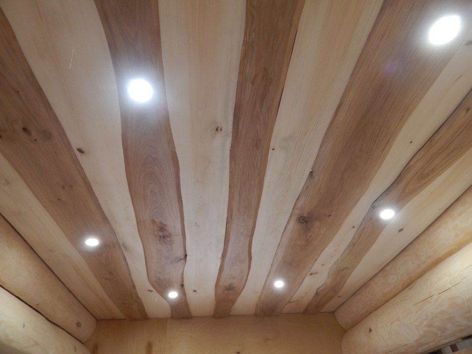 Необрезная доска на потолок