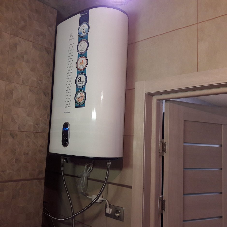 Водонагреватель на стене