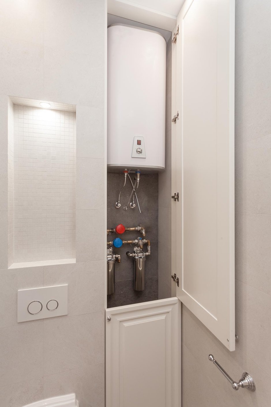 Водонагреватель в шкафу