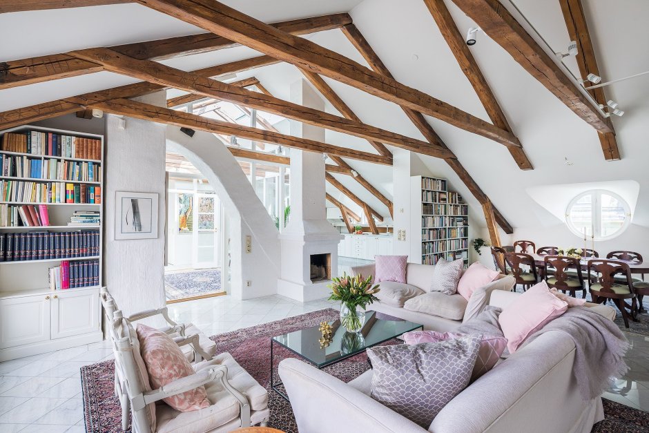 Мансарда с балками