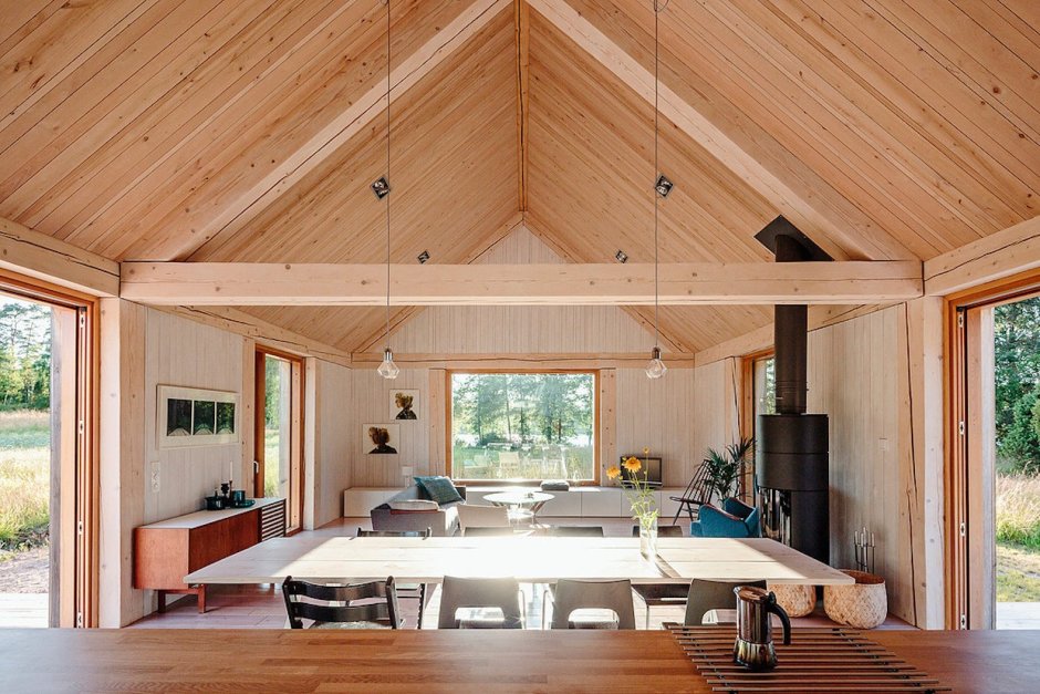 Деревянный дом без потолка