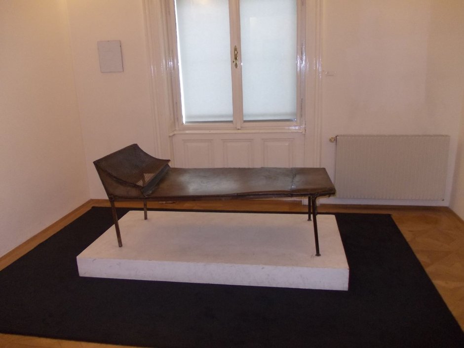 Кушетка фрейда