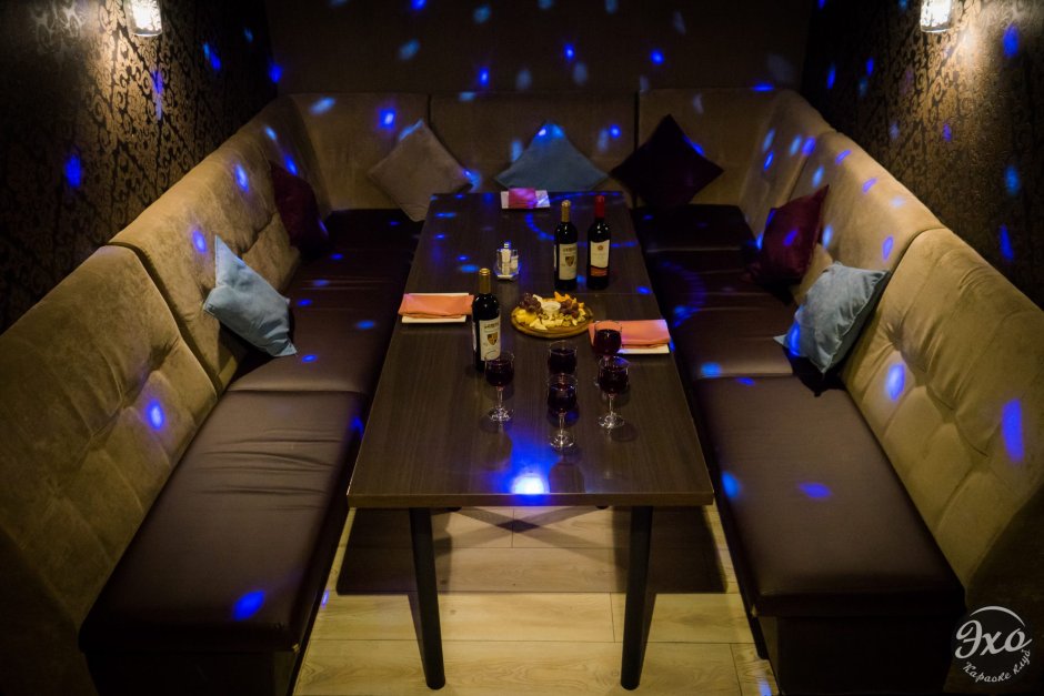 Бар с кабинками