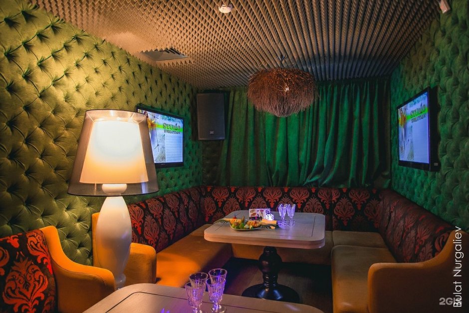 Караоке кабинка