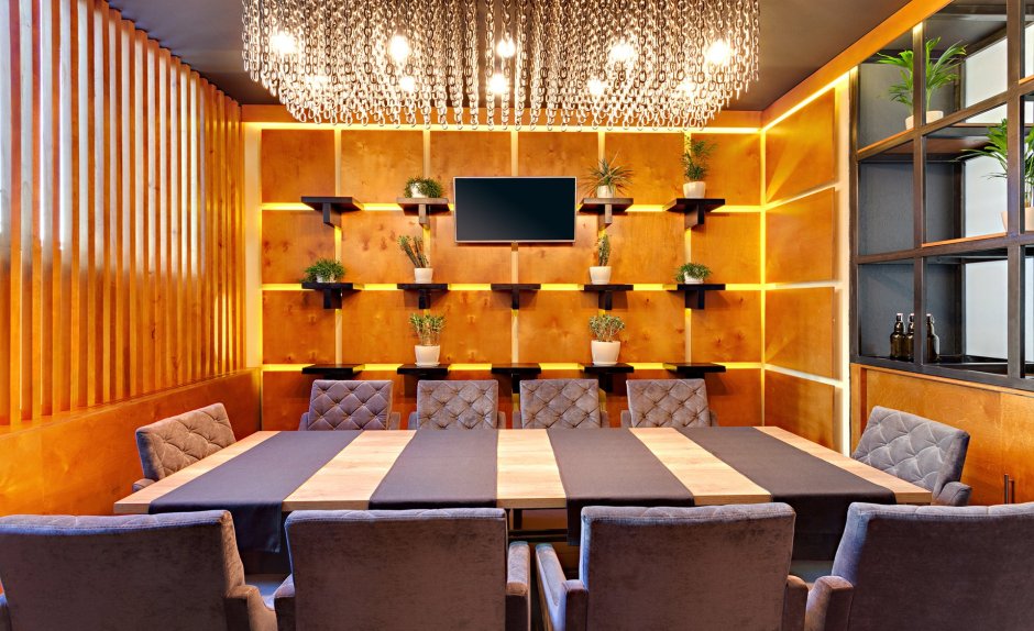 Интерьер кафе с кабинками