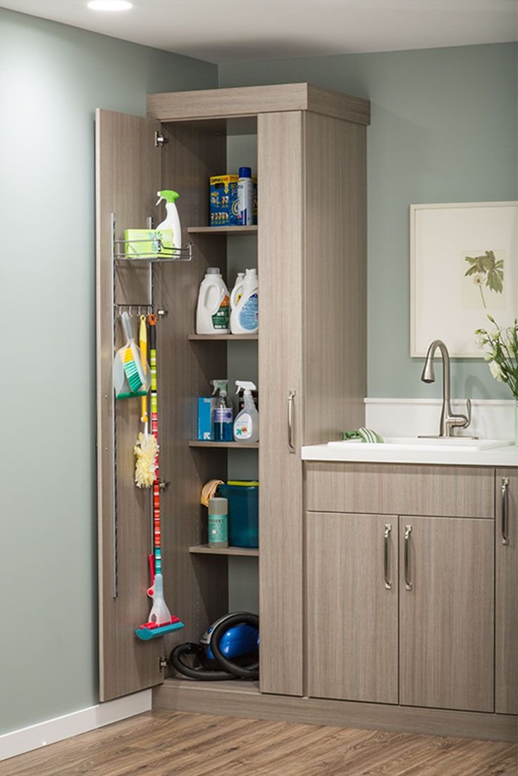 Шкафчик для швабры в туалете