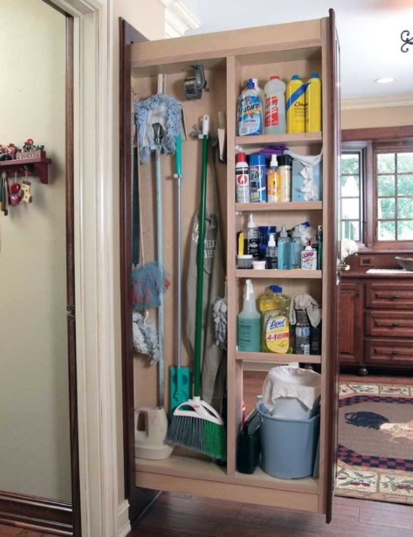 Шкаф в ванную комнату для полотенец и халатов