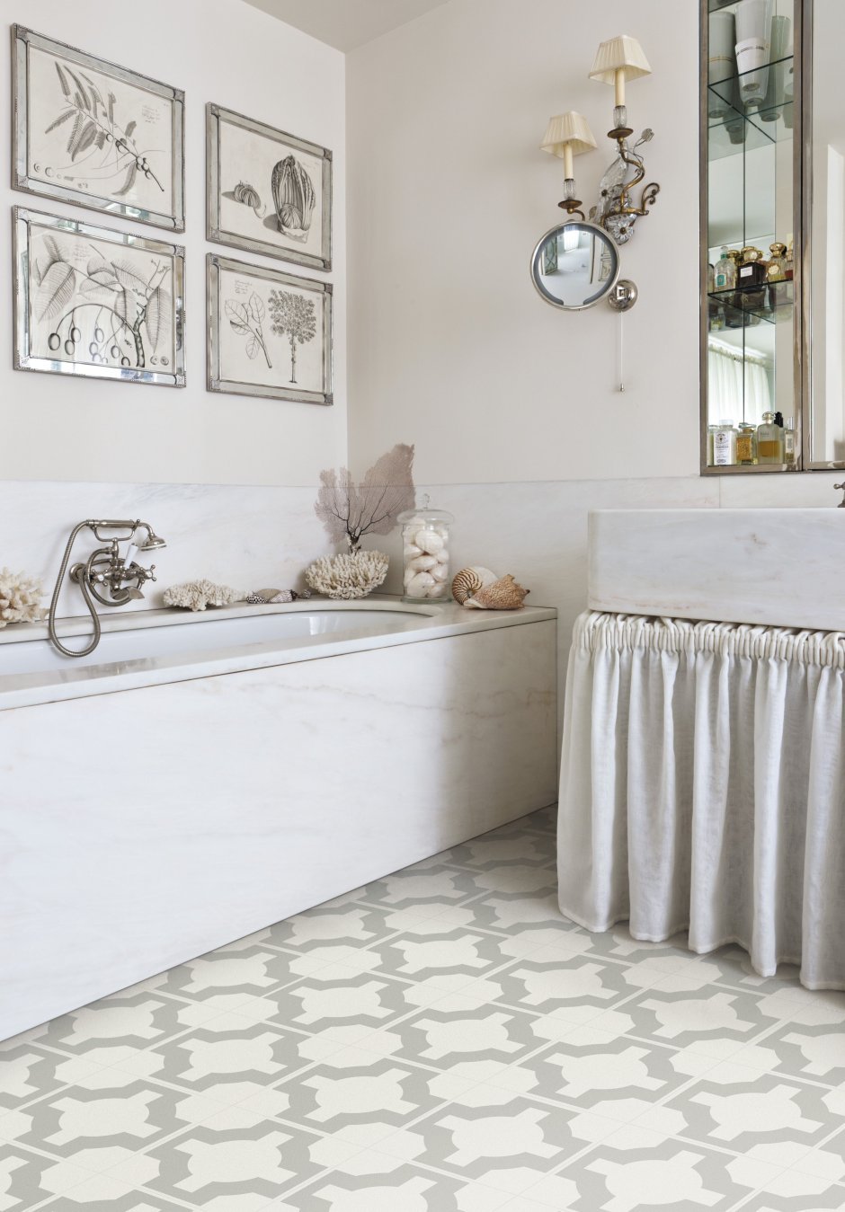 Небольшой санузел с кварц винилом