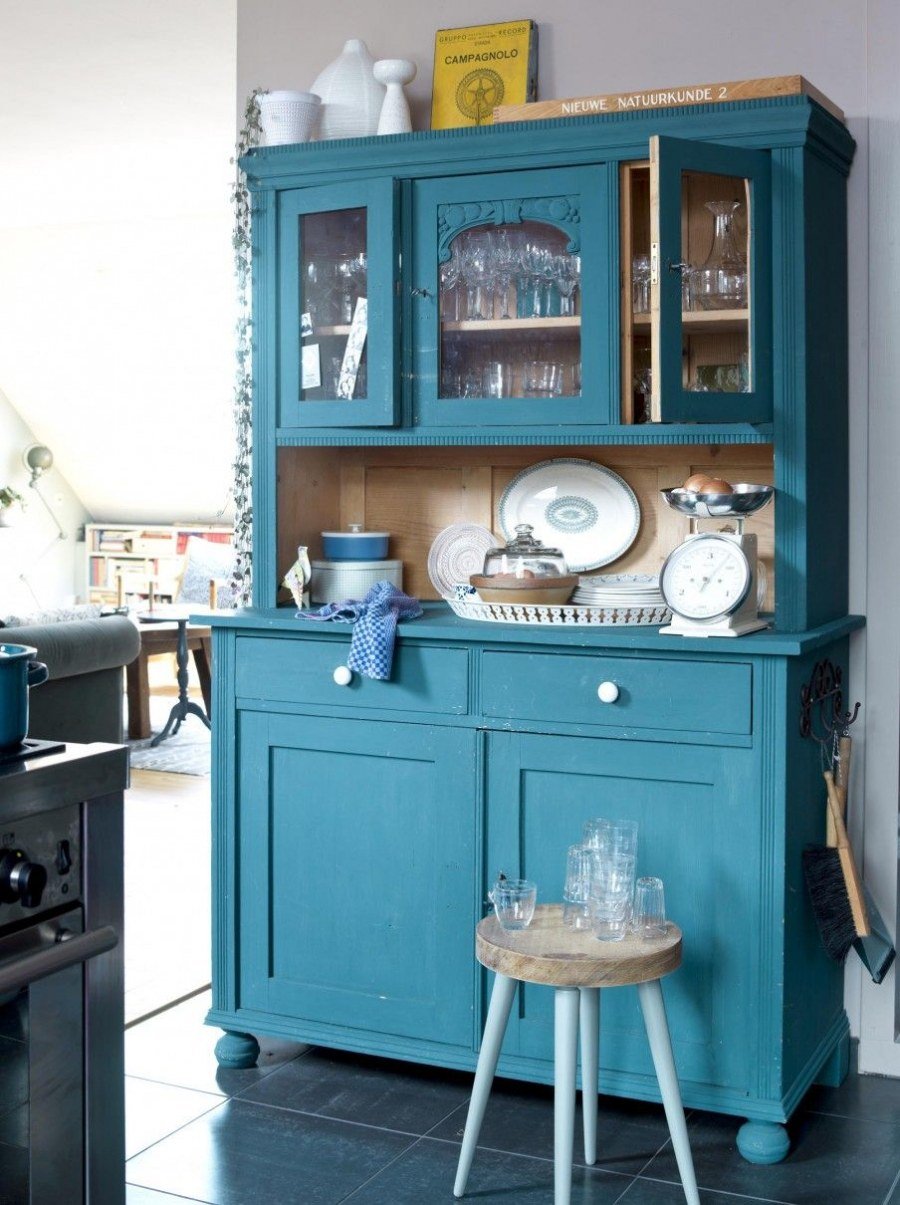 Советский кухонный шкаф белый