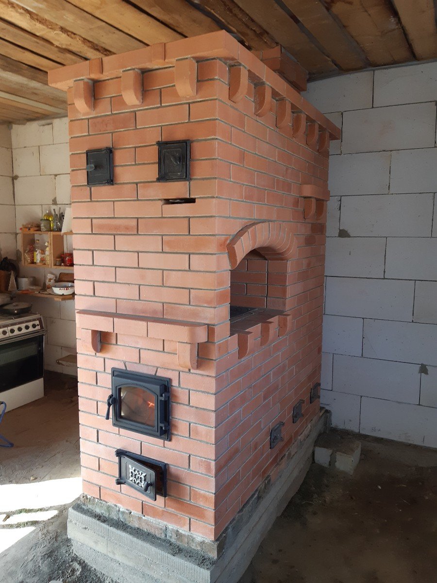 Печь в деревенском доме