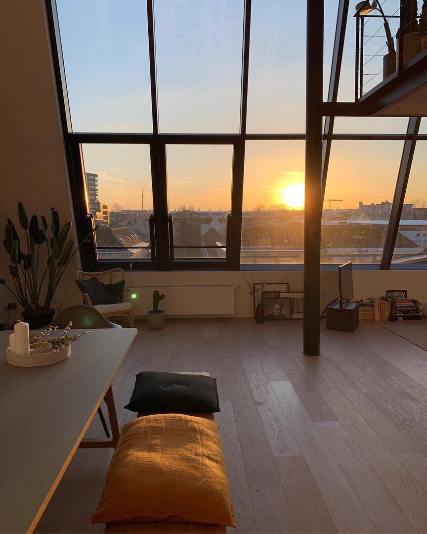 Красивый вид из окна квартиры