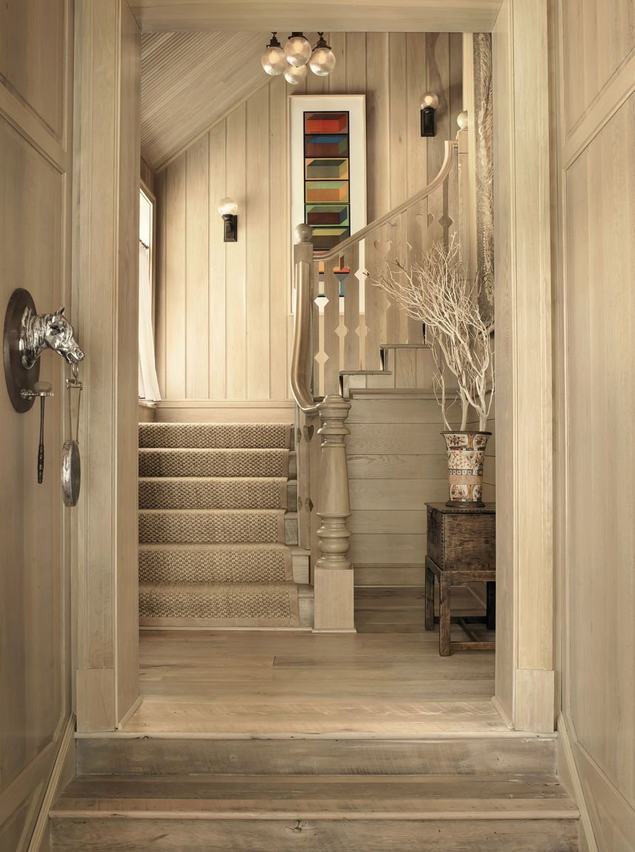 Прихожая в деревянном доме