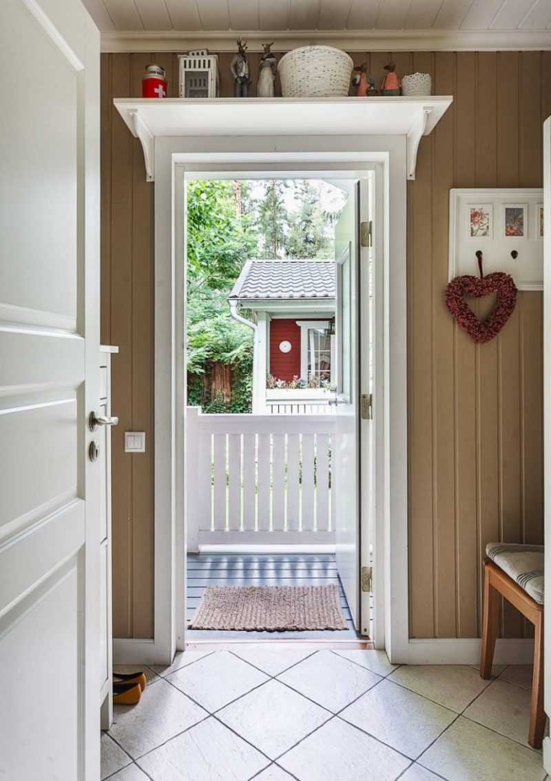 Прихожая в стиле Кантри