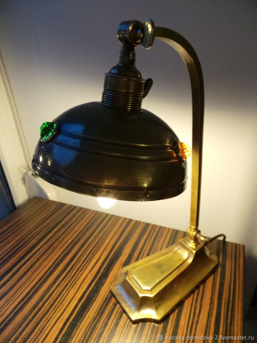 Антикварная настольная лампа 20 Парижанка купить