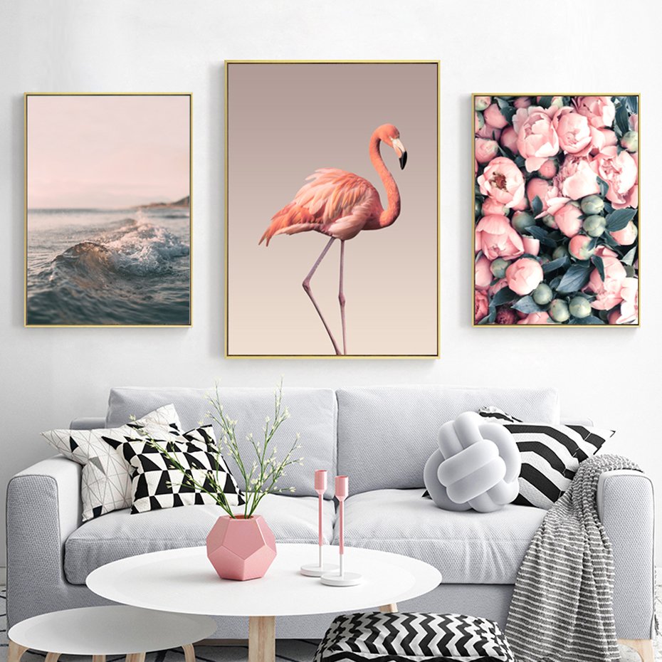Фламинго на стене
