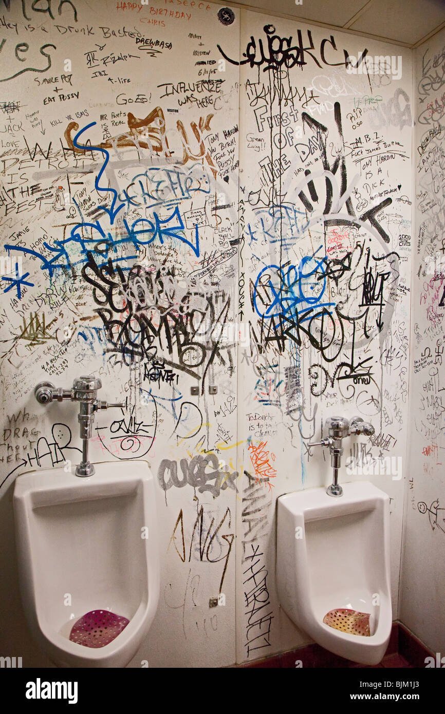Граффити в туалете