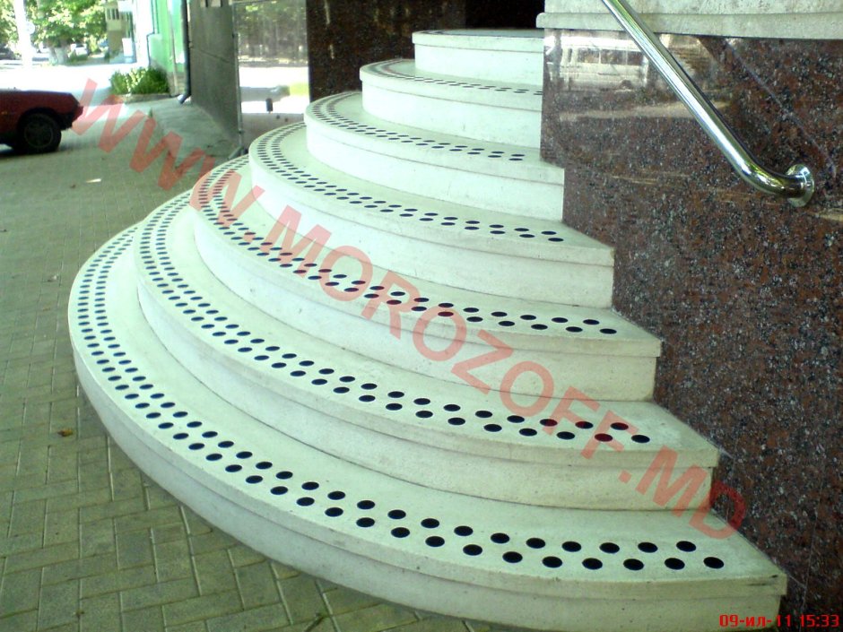 Уголок для круглых ступеней