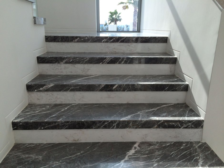 Ступени из мраморной плитки