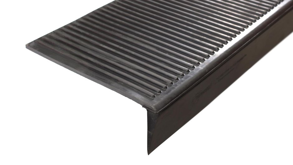 Проступь большая резиновая, 1100х305х110 мм, цвет черный