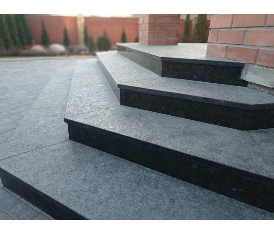 Гранит Абсолют Блэк ступени