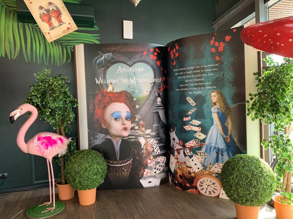 Алиса в Зазеркалье интерьер