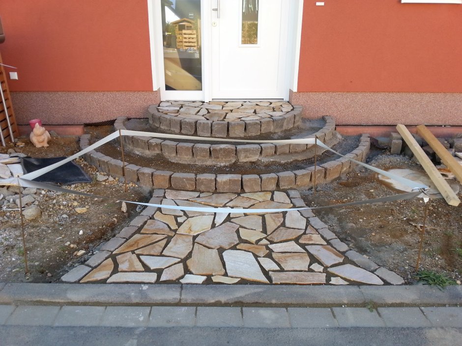 Полукруглые крыльцо для дачи