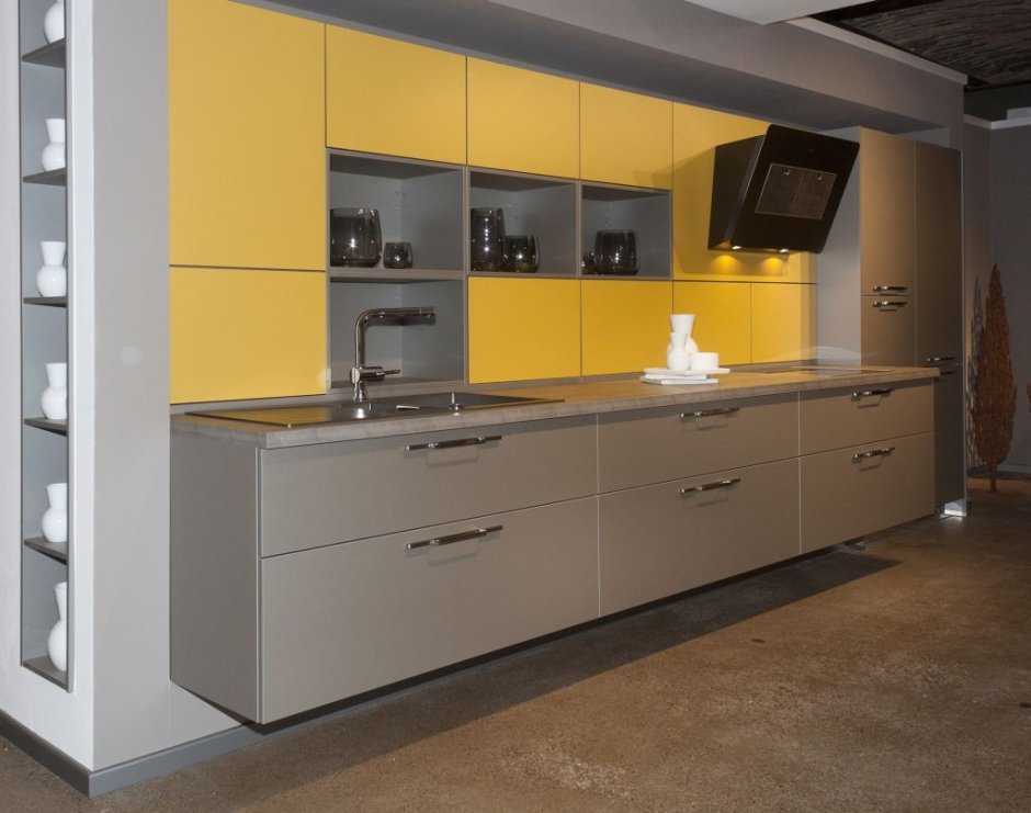 Желто серая кухня