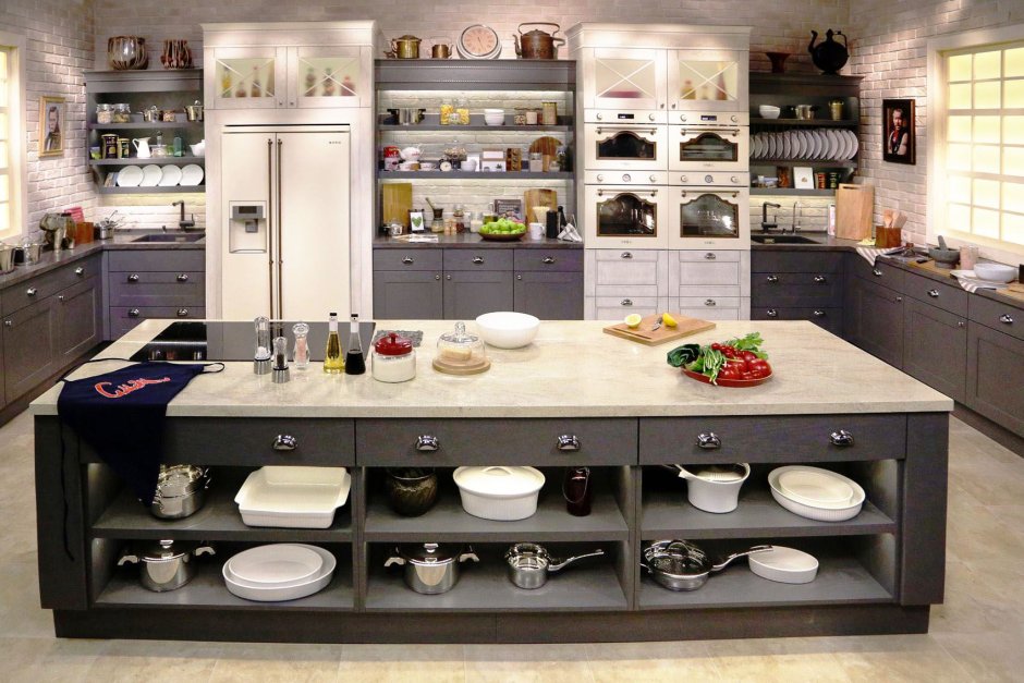 Кухонный гарнитур с открытыми полками