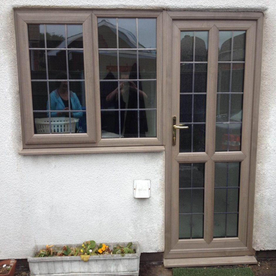 Пластиковые двери со шпросами