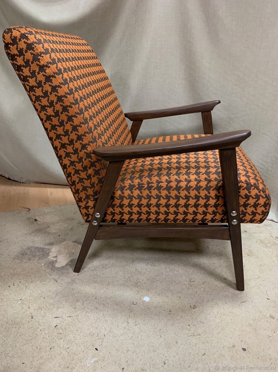 Советский стул с подлокотниками