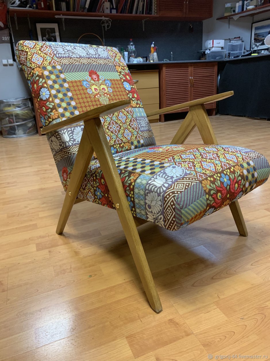 Стул банкетный St-020 25мм каркас золотой обивка бежевая