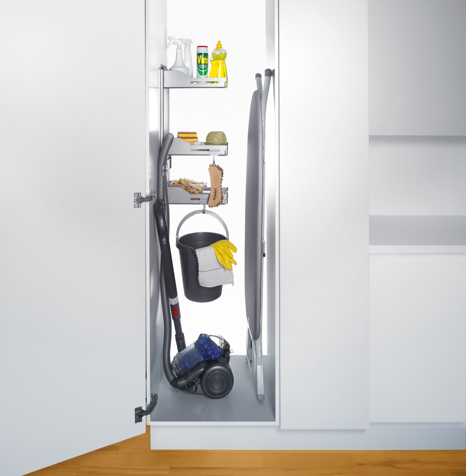 Шкаф в ванную комнату для швабры