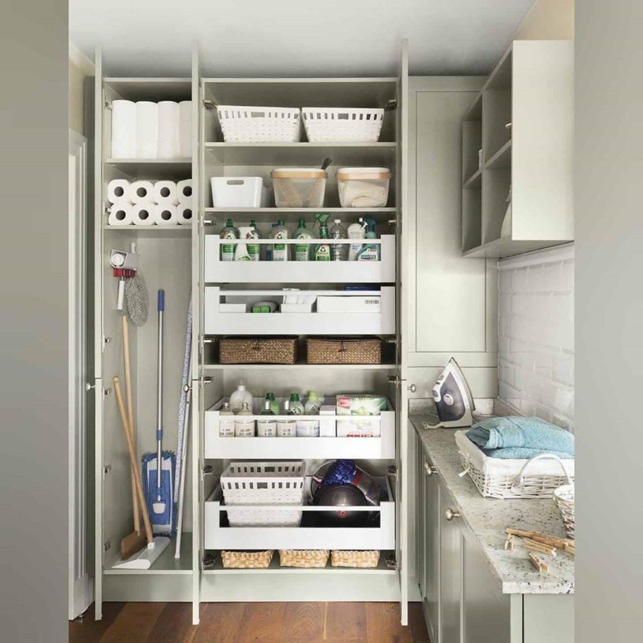 Шкаф для пылесоса и гладильной доски