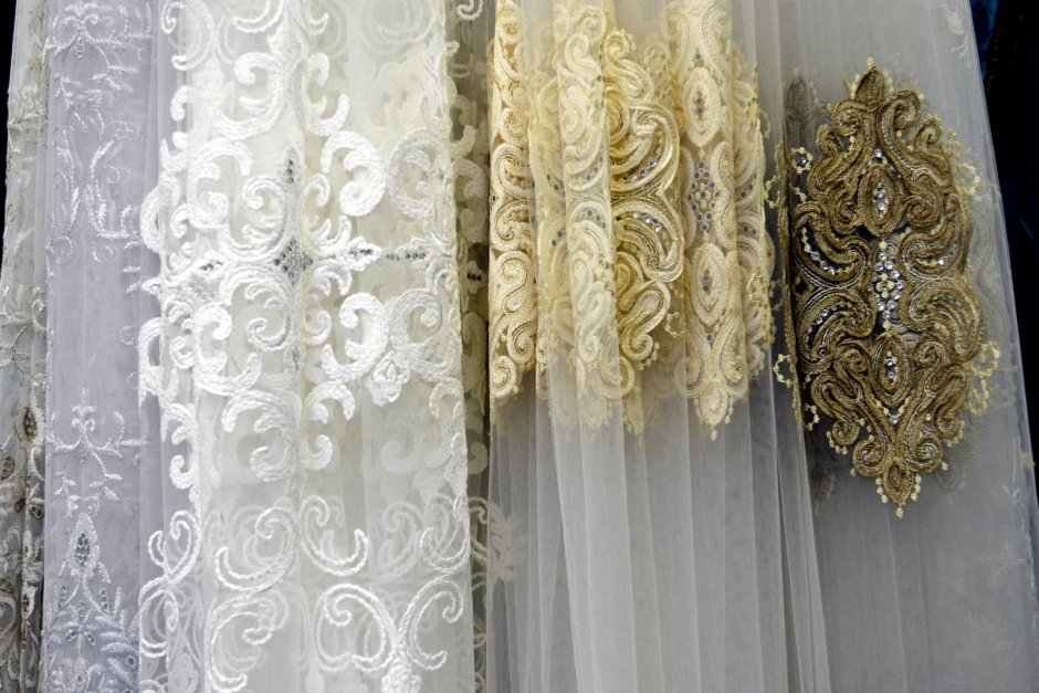 Гардинное полотно с вышивкой