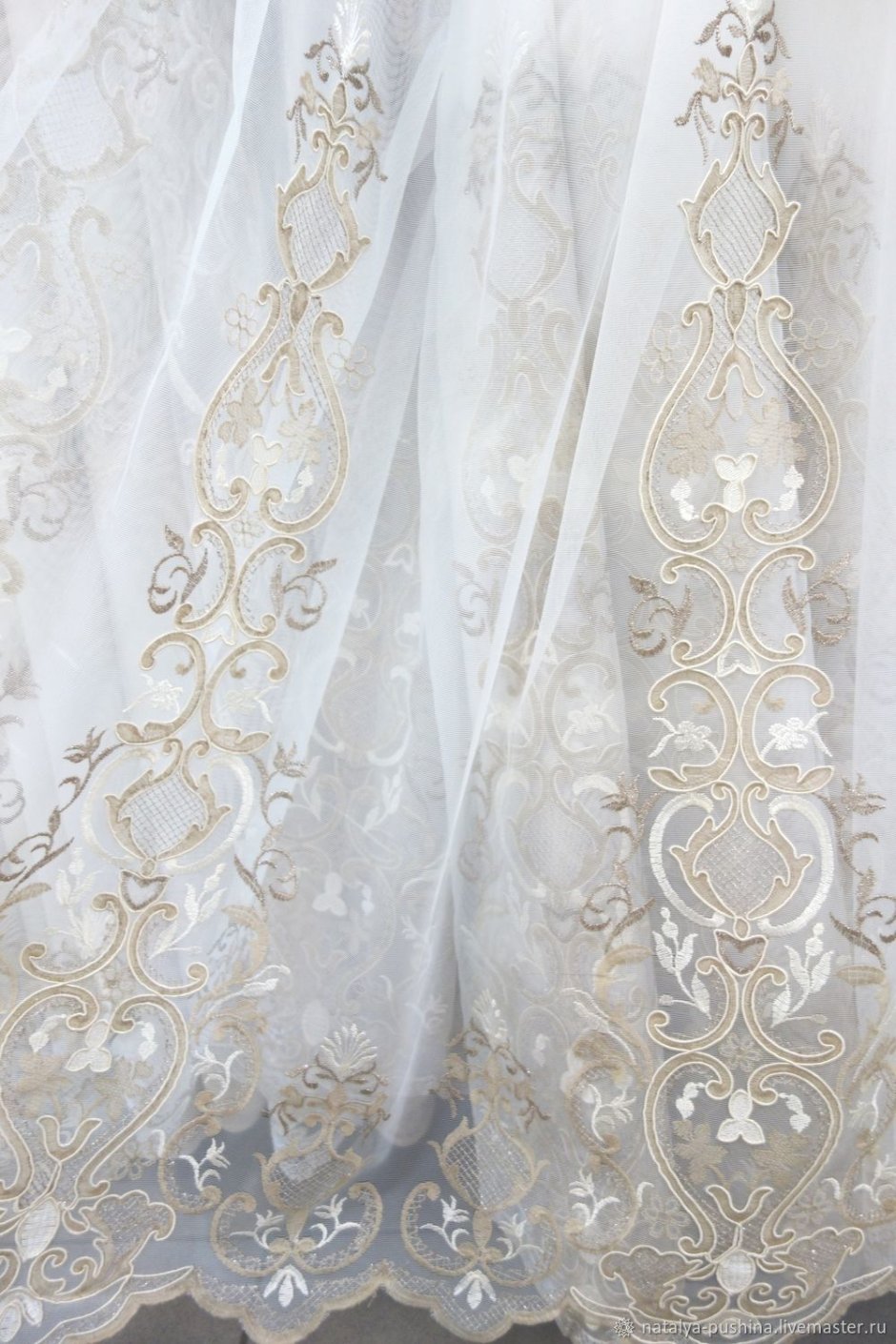 Тюль грязно розового цвета с вышивкой