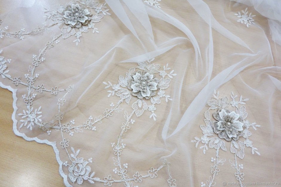 Тюль в гостиную с вышивкой