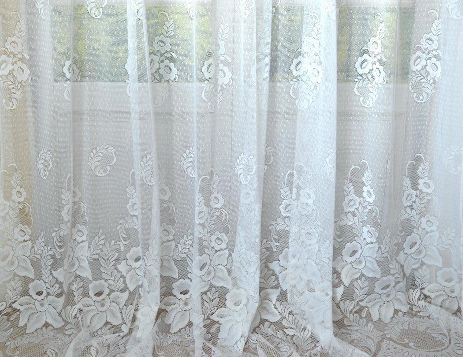 Тюль с розами вышитыми красные