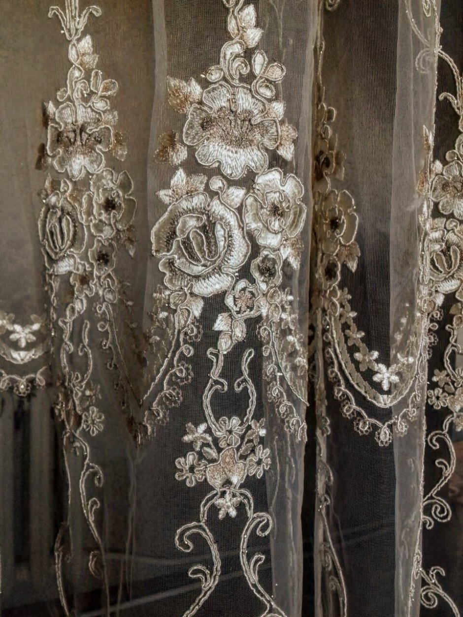 Тюль сетка с вышивкой стразами и жемчугом