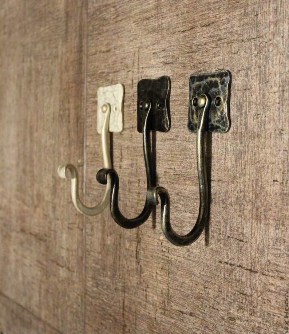 Крепление для холодного оружия настенное.