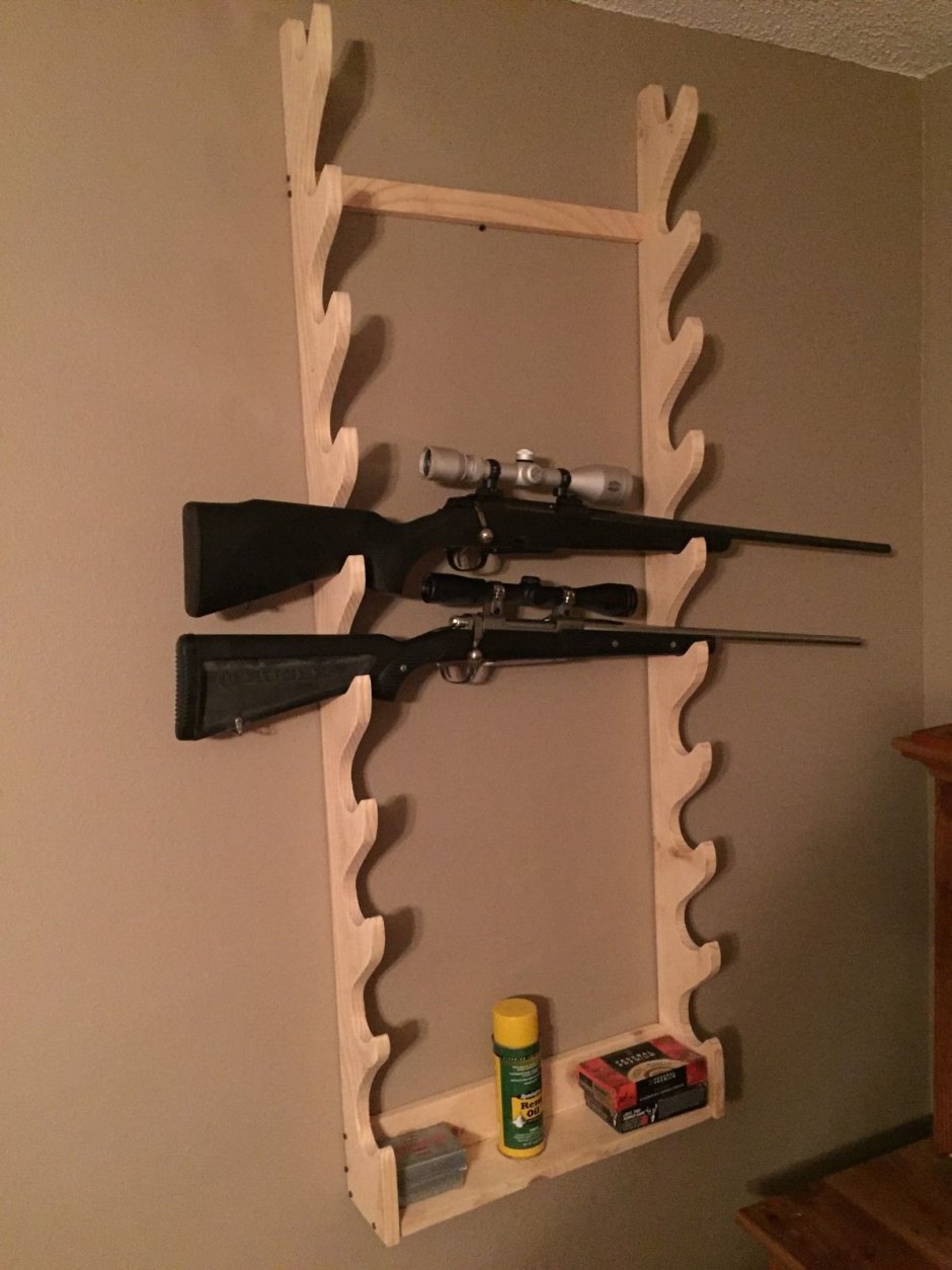 Охотничье оружие на стене