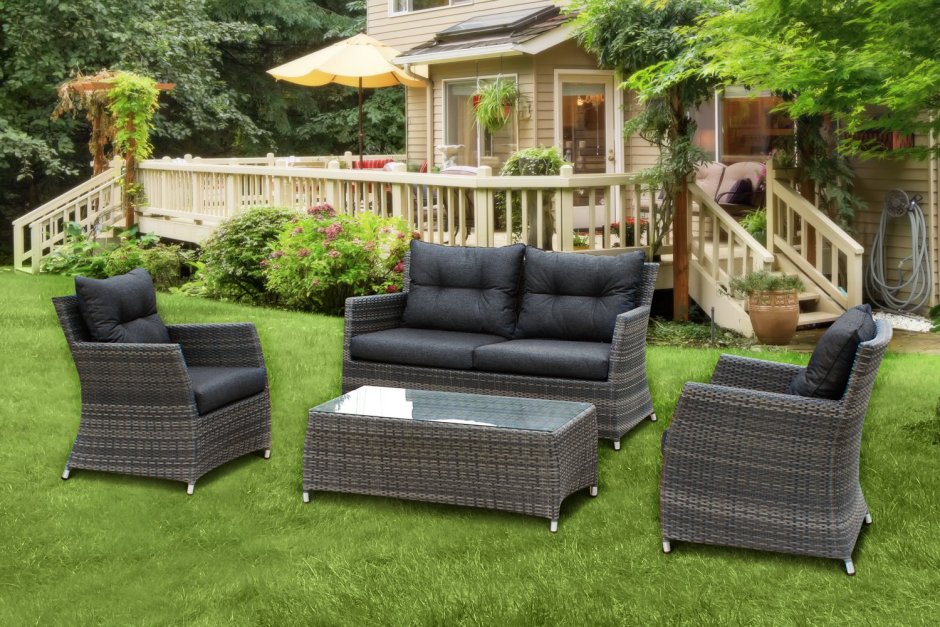 Плетёный диванчик на балкон