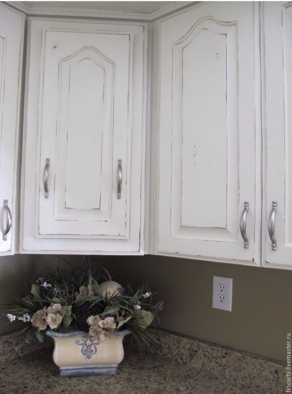 Сервант в интерьере кухни