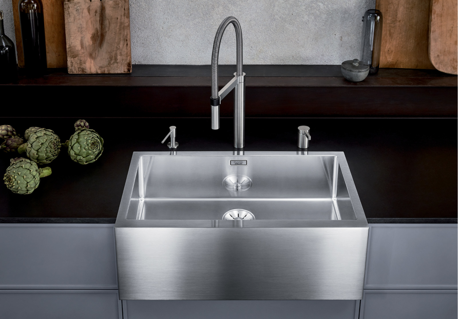 Кухонный фартук у раковины