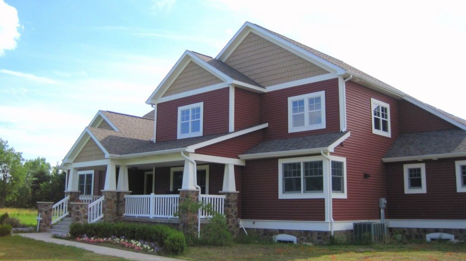Дома бордовый сайдинг